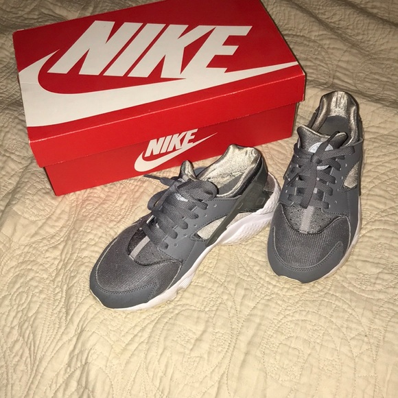 gray hurraches